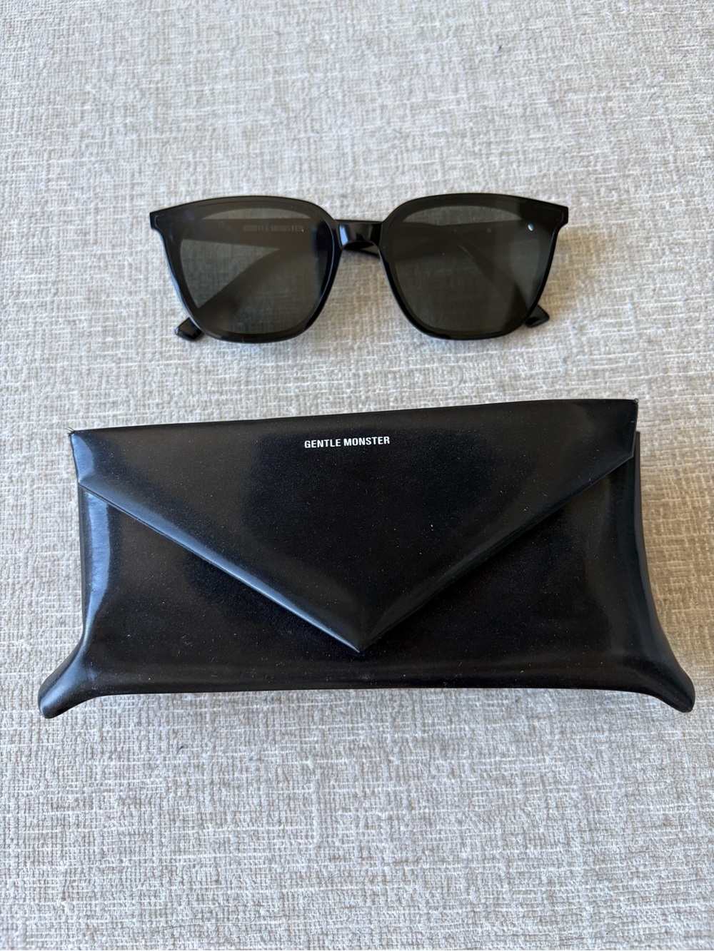 Gentle Monster Black Womens Lilit Sunglasses